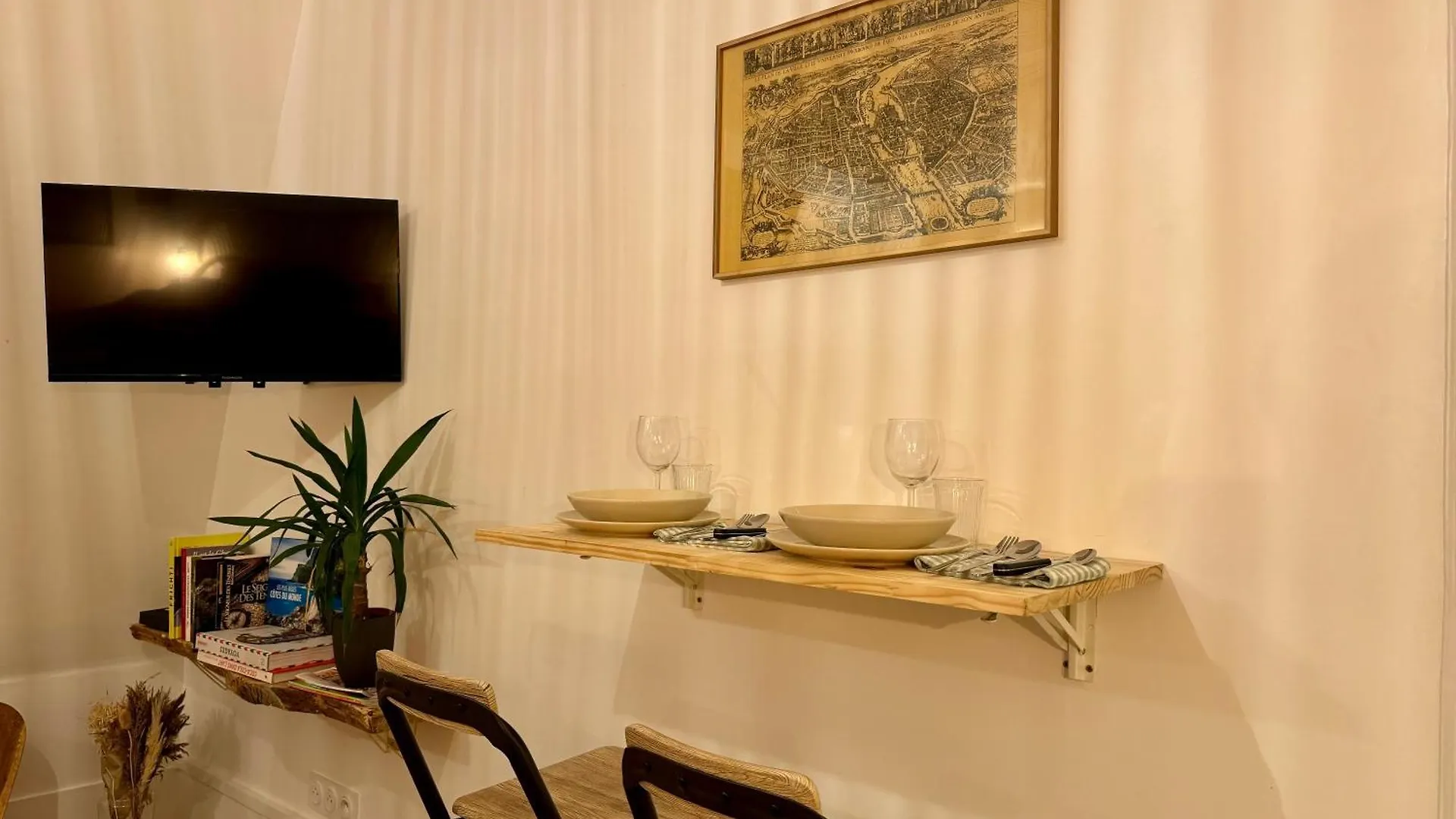 Les Toits De Paris Apartment