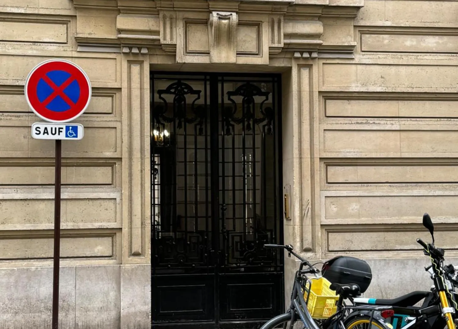 Les Toits De Paris Apartment